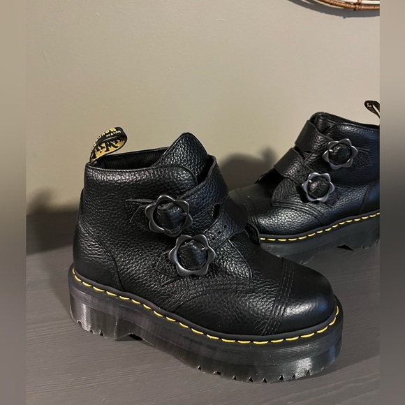 DR. Martens Devon Flower Quad Boots NWOB - Picture 5 of 16